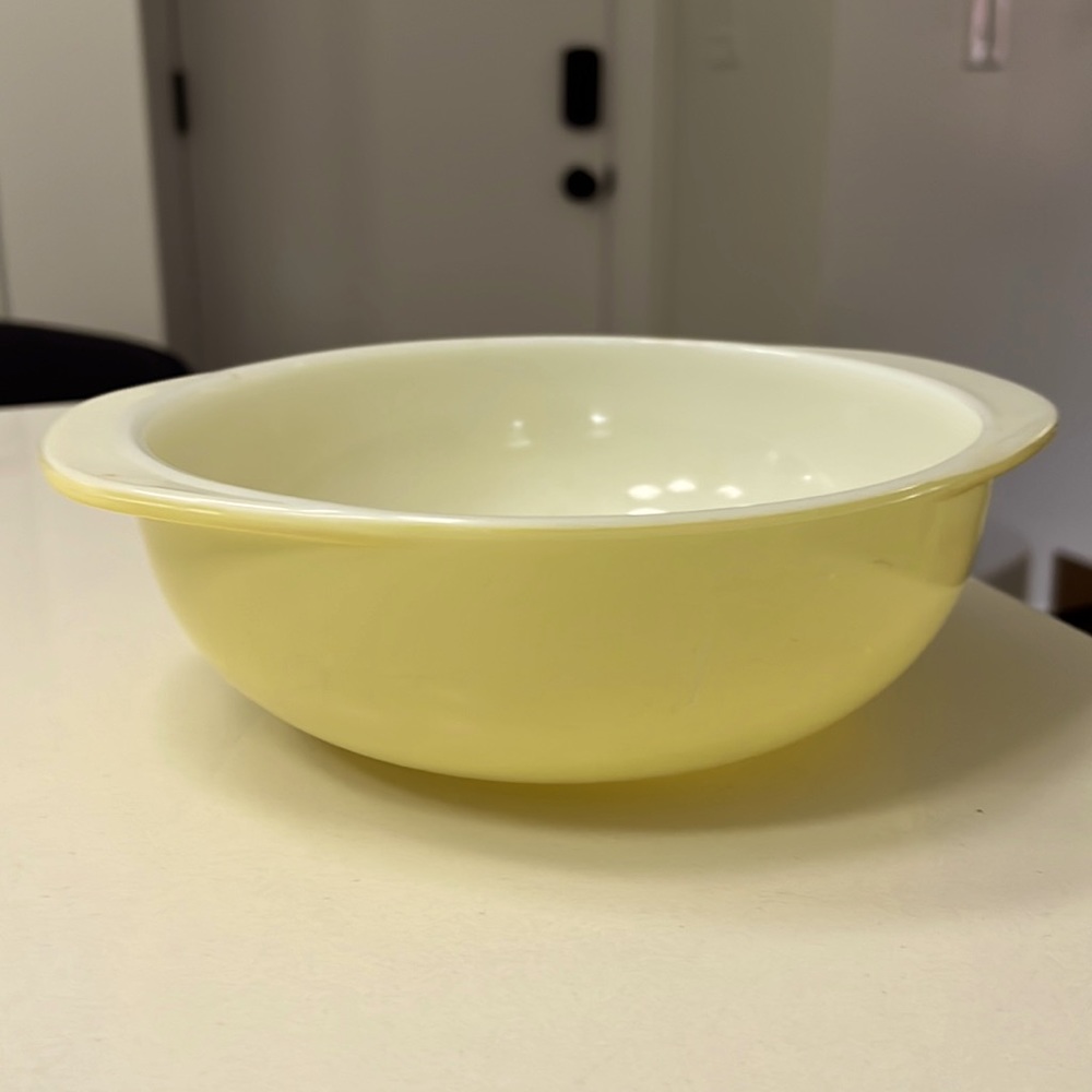 Butter Yellow Vintage Pyrex Round Casserole - 8” round with handles